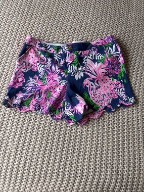 Navy Floral Scallop Hem Women's Shorts